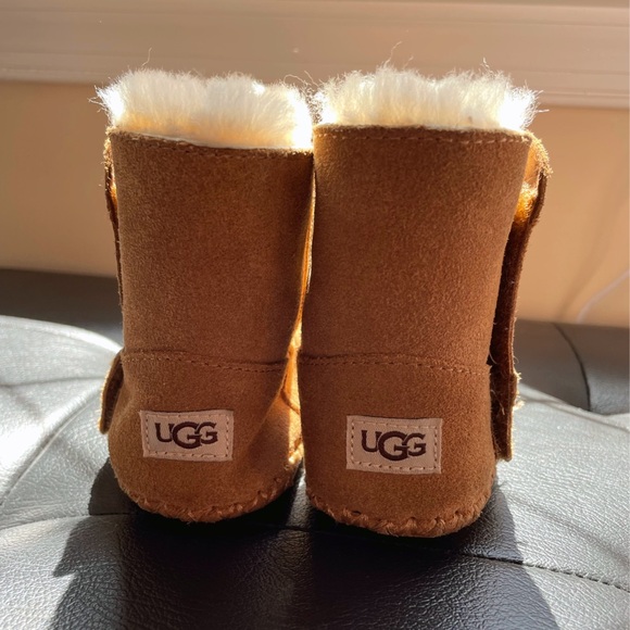 Infants Classic Suede Ugg - Picture 2 of 7